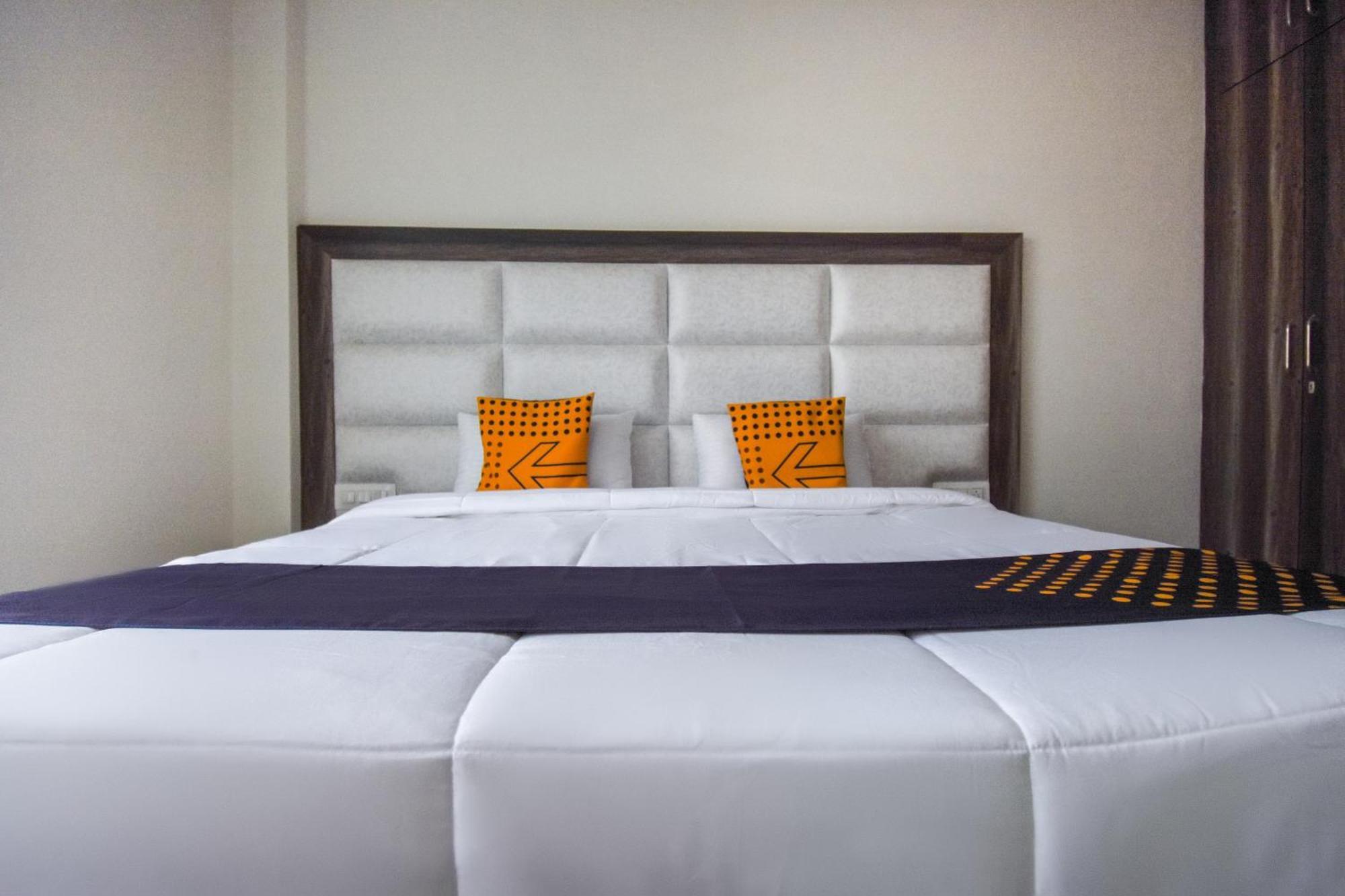 Hotel O Cosmos House Ludhiana Bagian luar foto