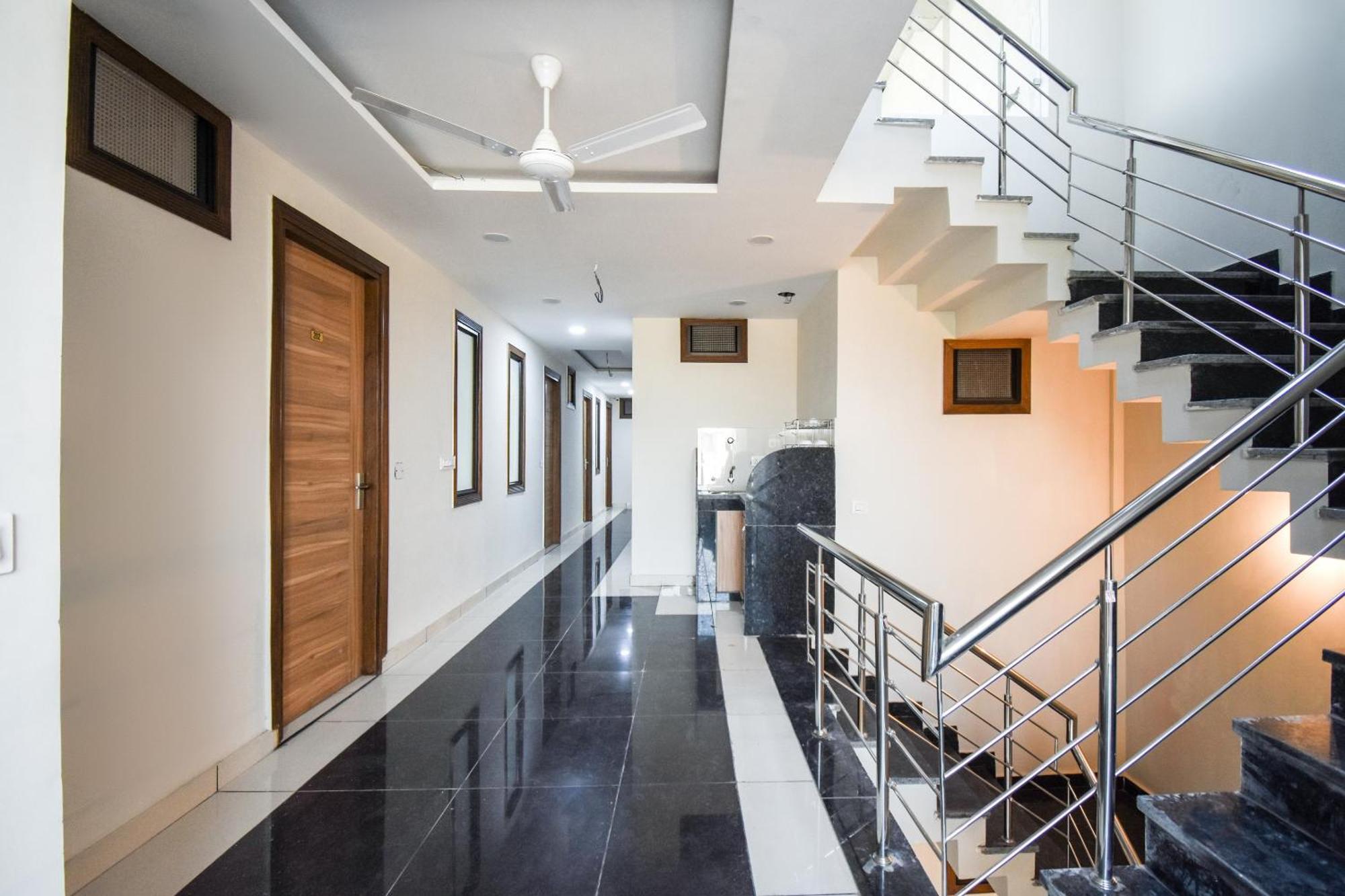 Hotel O Cosmos House Ludhiana Bagian luar foto